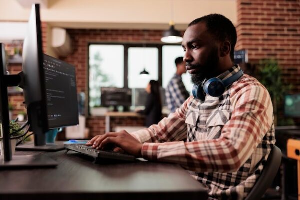 How to Make Money as a Freelance Developer in 2026: Pro-Tips from a Freelance Expert
