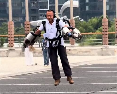 China Creates Flying Backpack that Lets You Fly at 100 km/h and 1,500 Meters High