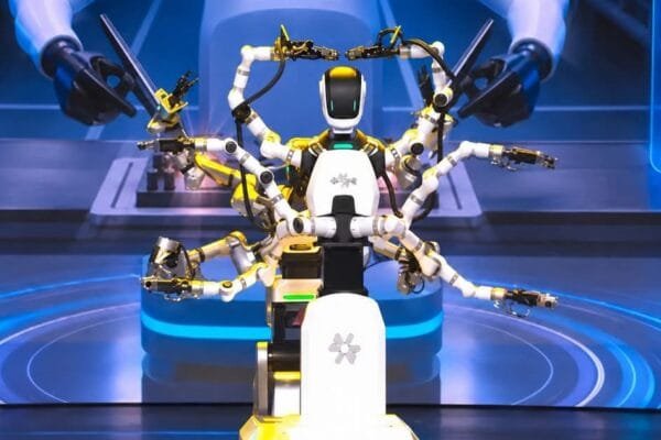 China Unveil ‘MAHAKBOT’ a Six Arm Robot that can carry out Welding on Vertical Walls