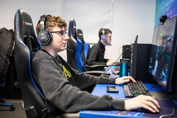 UK students are being paid £2,000 a year to play Computer Games