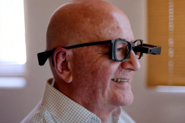 Scientists use PRIMA Vision Restoring Eye Implant to Help First Stargardt Patient Read a Word